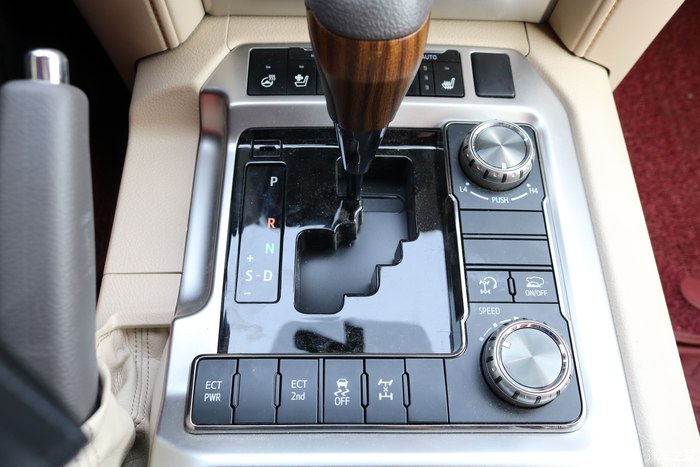 Wooden Color Automatic Transmission Gear Shift Knob For Toyota Land Cruiser 200